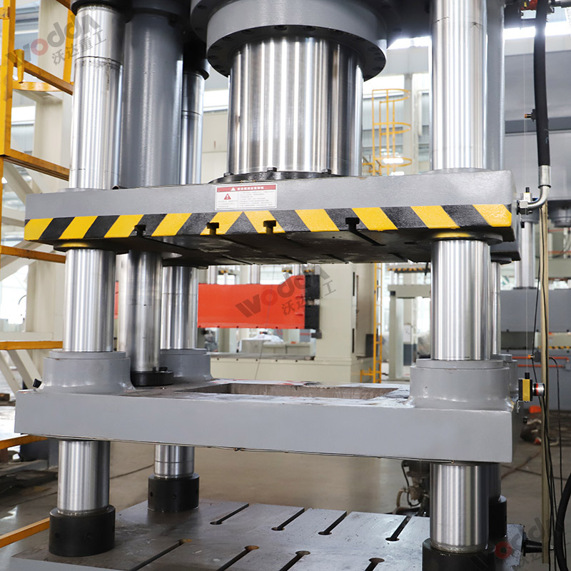 牛羊舔磚液壓機(jī)廠家-500噸四柱液壓機(jī)價格