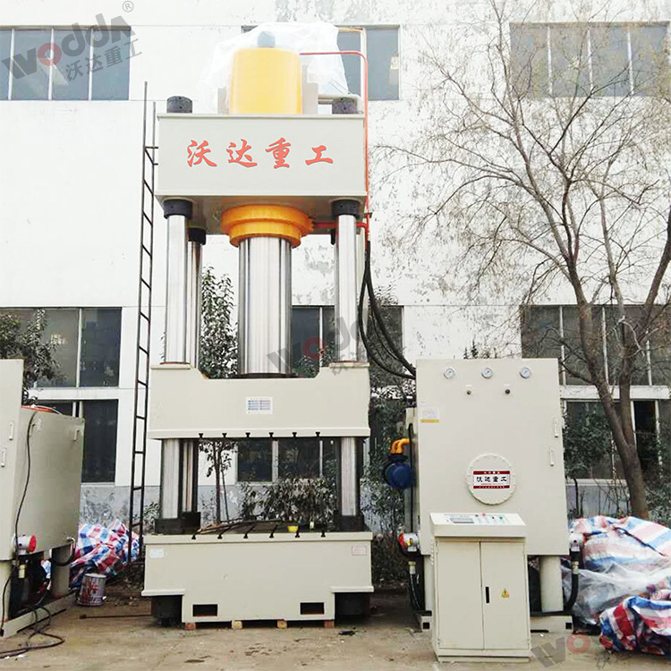 1000噸常規(guī)四柱液壓機(jī) 1000噸常規(guī)四柱液壓機(jī)