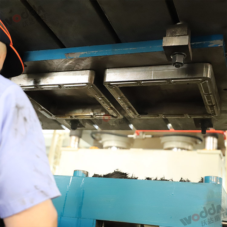 樹(shù)脂井蓋成型液壓機(jī)模具(圖2) 樹(shù)脂井蓋成型液壓機(jī)模具(圖2)