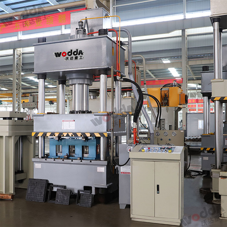 樹(shù)脂井蓋成型液壓機(jī)(圖3) 樹(shù)脂井蓋成型液壓機(jī)(圖3)