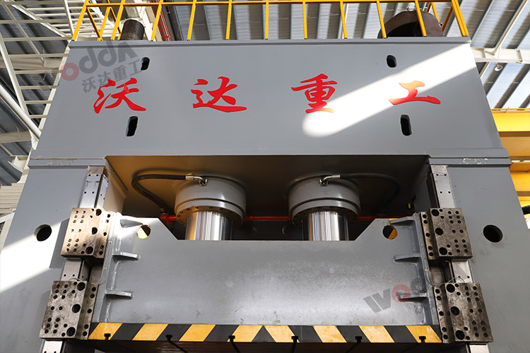 2000噸框架液壓機（滑塊、活塞）