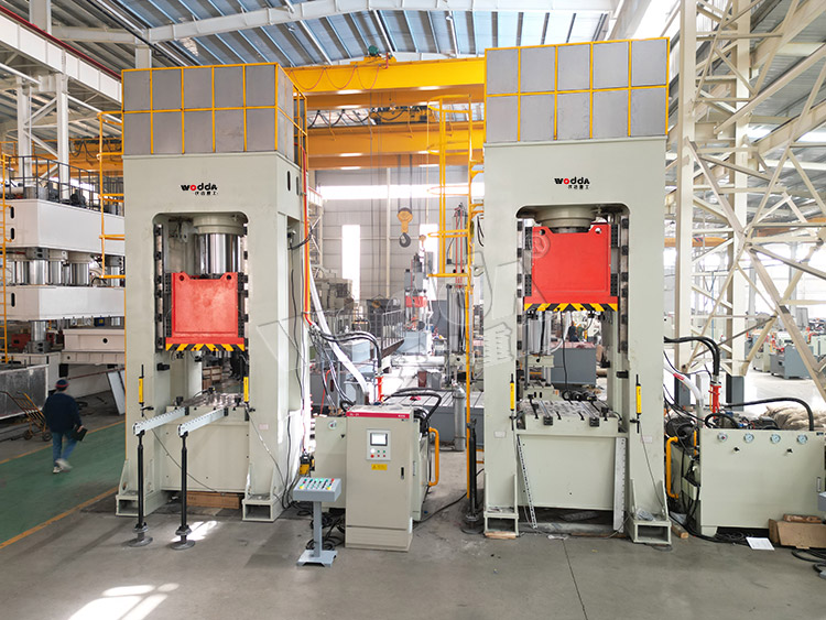 630噸框架式油壓機 630噸框架式油壓機