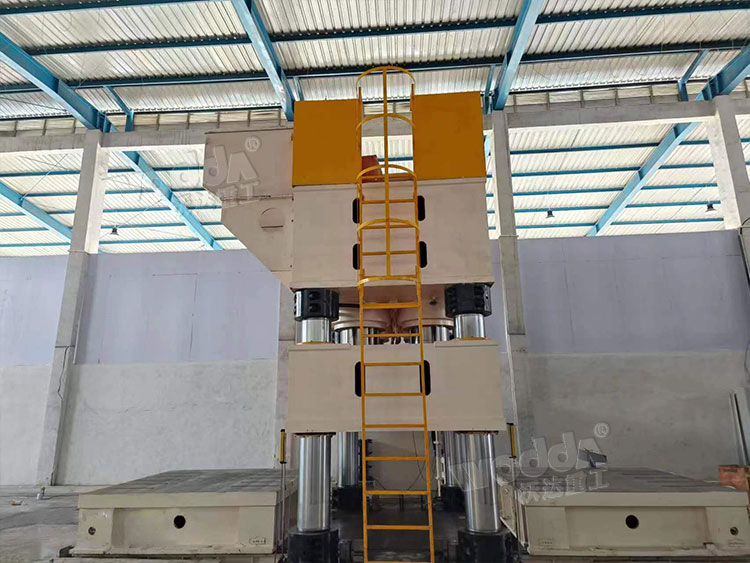 3000噸四柱液壓機(jī)客戶車間現(xiàn)場(chǎng) 3000噸四柱液壓機(jī)客戶車間現(xiàn)場(chǎng)