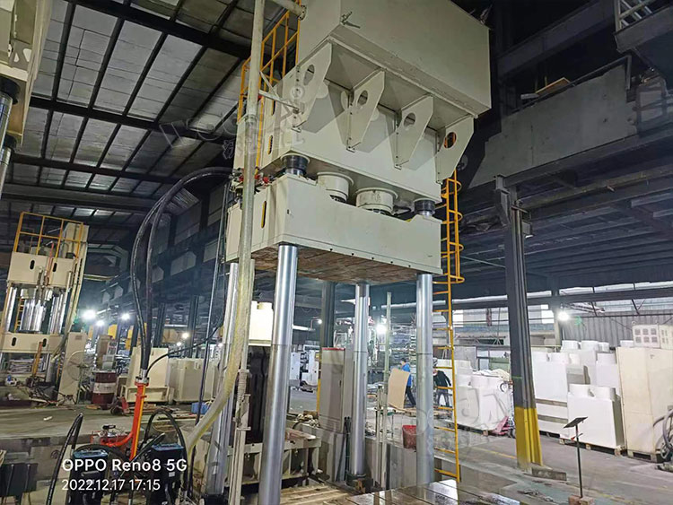 1500噸復(fù)合材料成型液壓機.jpg