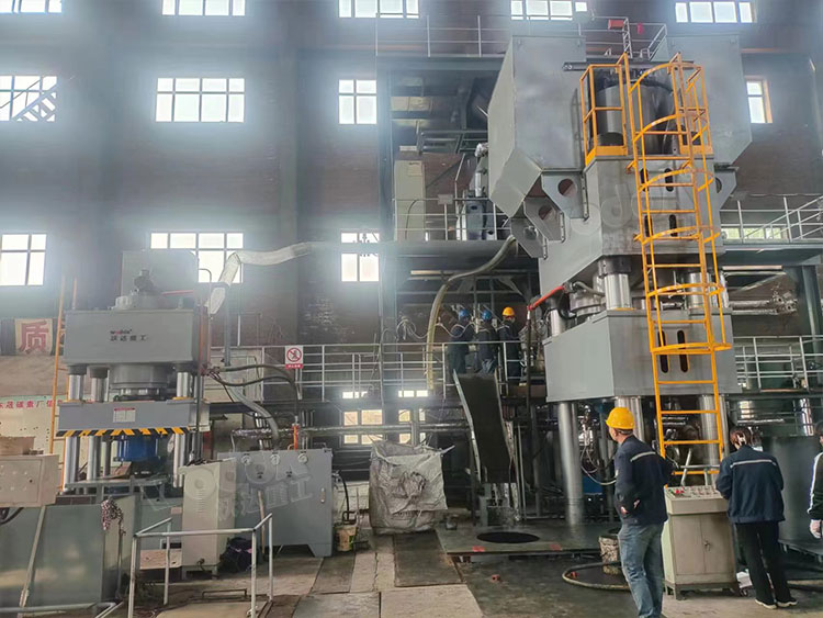 石墨坩堝液壓機(jī)客戶車間現(xiàn)場 石墨坩堝液壓機(jī)客戶車間現(xiàn)場