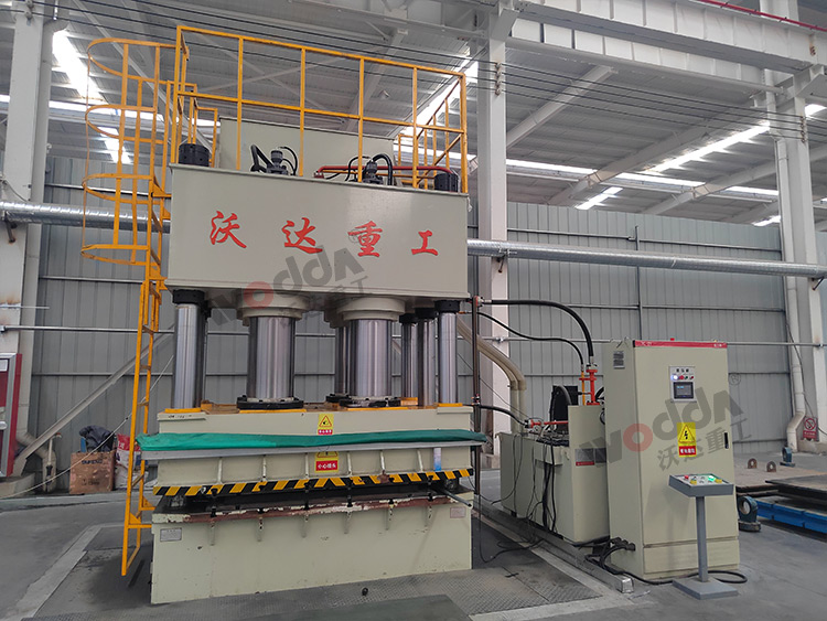 1250噸復(fù)合濾芯板液壓機(jī) 1250噸復(fù)合濾芯板液壓機(jī)