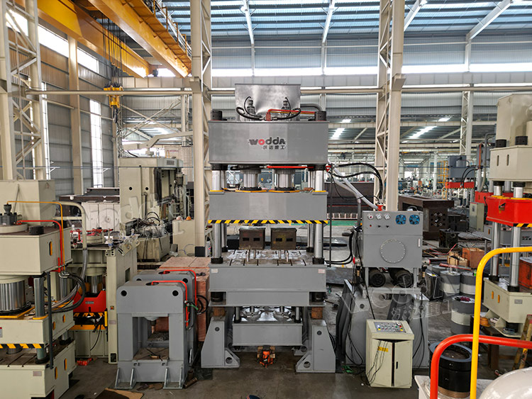 汽車(chē)鈑金件拉伸成型液壓機(jī) 汽車(chē)鈑金件拉伸成型液壓機(jī)