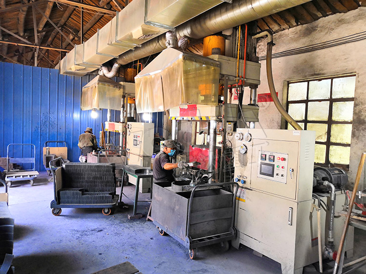 剎車片鋼背成型液壓機(jī).jpg 剎車片鋼背成型液壓機(jī).jpg