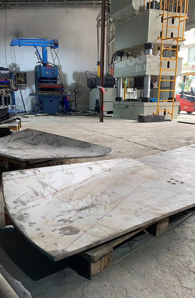 1000噸四柱油壓機(jī)客戶現(xiàn)場(chǎng)調(diào)試 1000噸四柱油壓機(jī)客戶現(xiàn)場(chǎng)調(diào)試