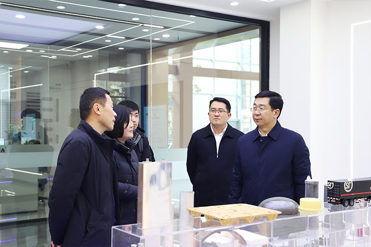 徐州市委常委、經(jīng)開區(qū)黨工委書記張克一行蒞臨山東沃達(dá)重工調(diào)研考察