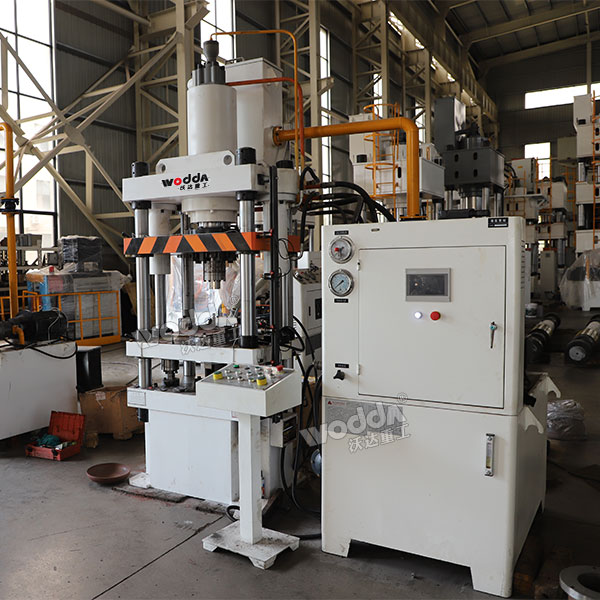 120噸汽車摩擦片成型液壓機(jī) 120噸汽車摩擦片成型液壓機(jī)