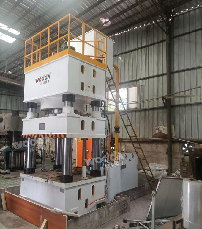 1600噸四柱液壓機安裝完成.jpg 1600噸四柱液壓機安裝完成.jpg