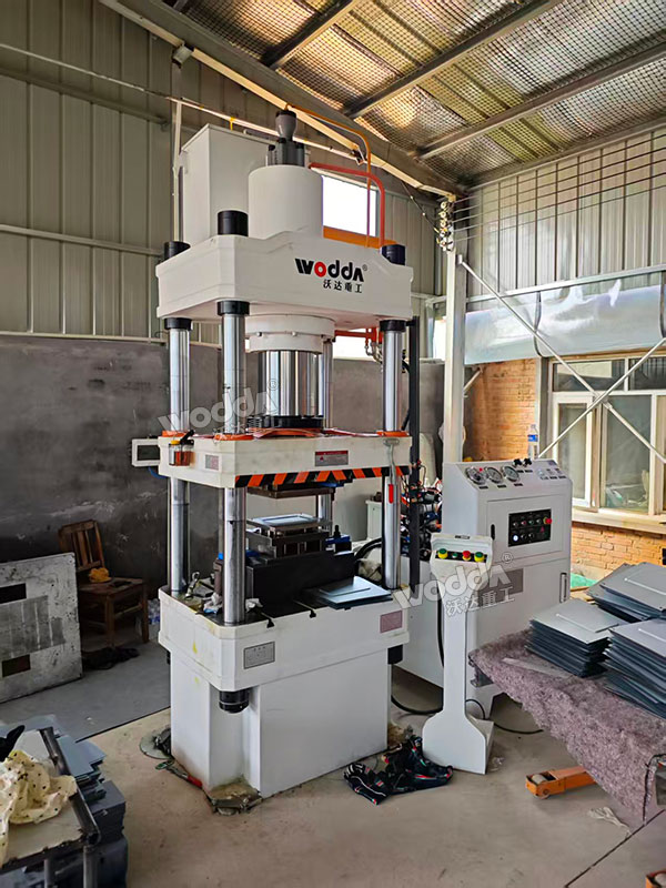 200噸四柱液壓機 200噸四柱液壓機