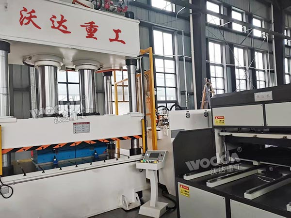 500噸四柱液壓機現(xiàn)場